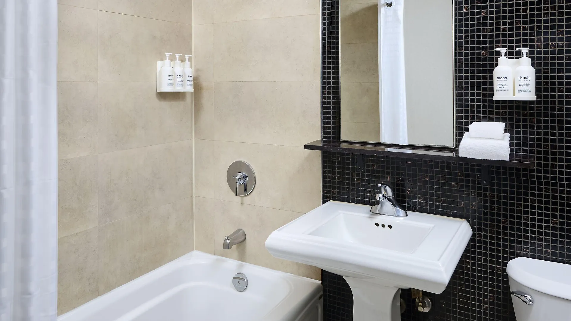 فندق فيكتوريا تورونتو 3*,  كندا