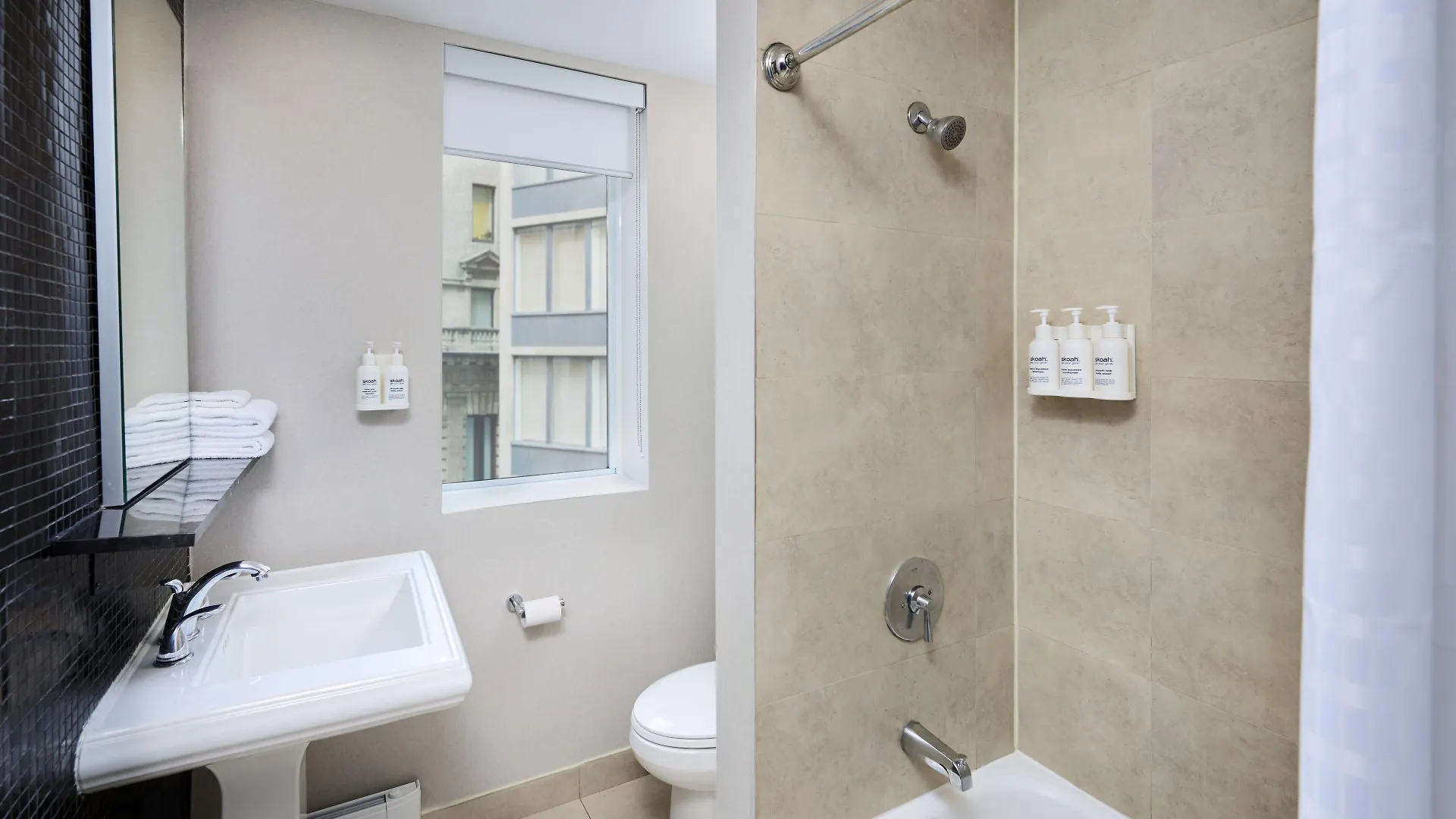 فندق فيكتوريا تورونتو