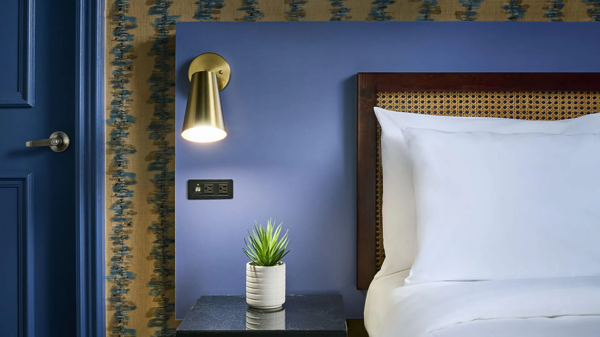 ***  فندق فيكتوريا تورونتو كندا